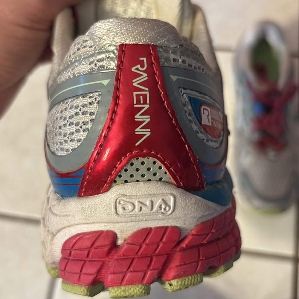 Brooks Size 8.5 Ravenna Athletic Shoes - Picture 8 of 17